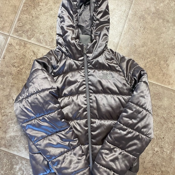 Girls North Face Jacket. - Picture 1 of 5